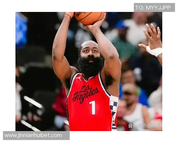 小里呼吁理性看待哈登季后赛表现与造犯规的争议与成见