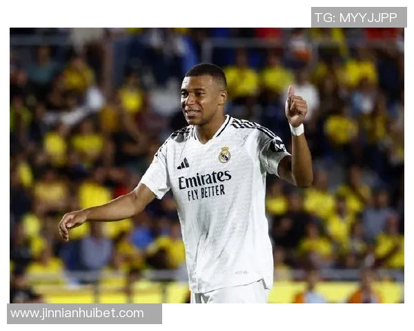 德转评选年度最佳左边锋候选人名单揭晓迪亚斯克瓦拉拉菲尼亚维尼修斯争夺荣誉