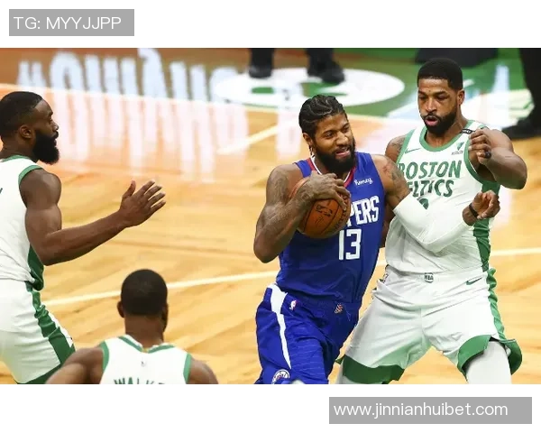 替补席发力泰森梅里尔联手贡献34分助球队逆转胜利