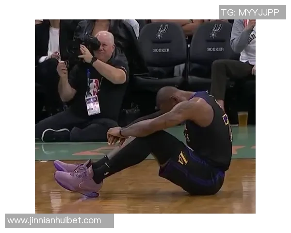 湖人期待詹姆斯在对阵马刺的比赛中强势复出缓解坐骨神经痛困扰